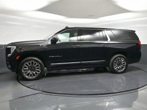 2024 GMC Yukon XL Denali Ultimate — thumbnail 3