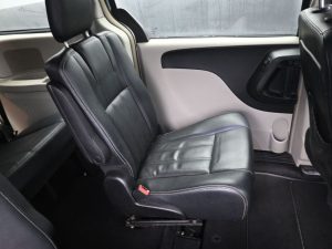 Used 2013 Chrysler Town & Country Touring — thumbnail 13