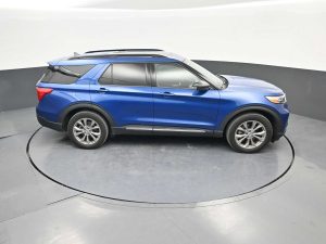 Used 2023 Ford Explorer XLT 4WD — thumbnail 35